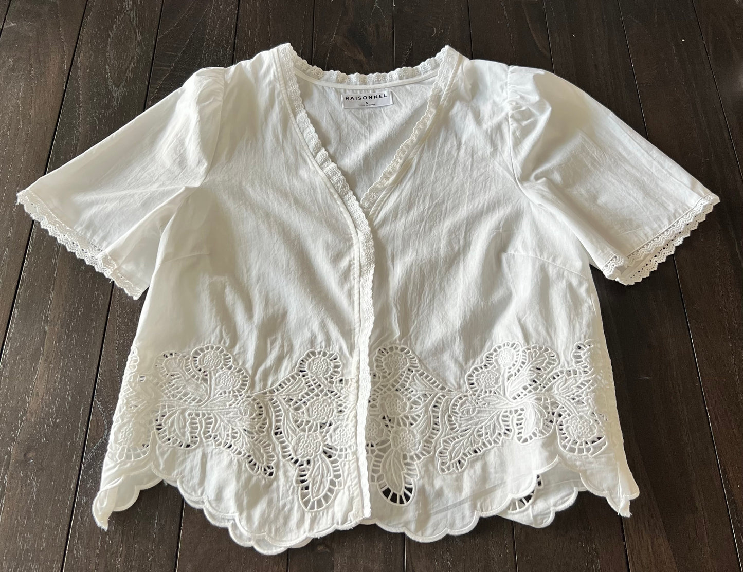 Scallop Hem Puff Sleeve Top